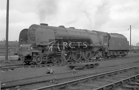 CH01368 - Cl 8P No. 46257 'City of Salford' at Polmadie shed 18/8/61