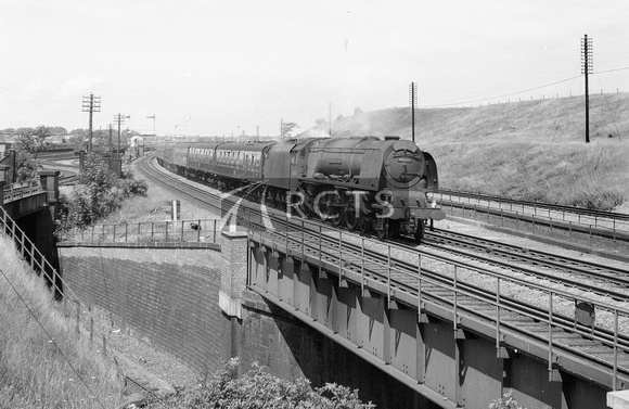 CH01861 - Cl 8P No. 46253 'City of St Albans' on the up 'Merseyside Express' at Wolverton 21/7/62