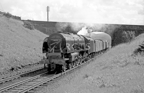 CH01351 - Cl 8P No. 46254 'City of Stoke-on-Trent' on the 1100 Birmingham to Glasgow service at Shap 15/8/61