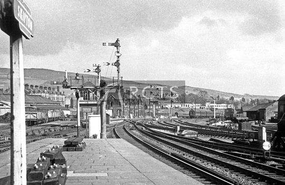 BRO0089 - View looking south from Skipton station