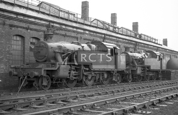 CH02075 - Cl 3P Nos 40112 and 40114 at Ardsley shed 12/5/63