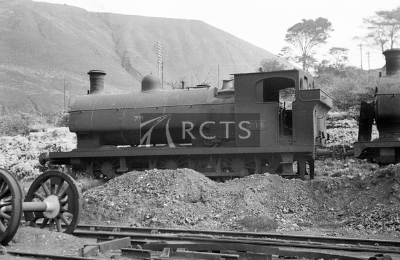 LJH0008 - Cl 0-6-0ST No. 711 (Ex Barry R) at Bargoed Colliery (loco sold by GWR in 1934 to Powell Duffryn Steam Coal Company) c 1947